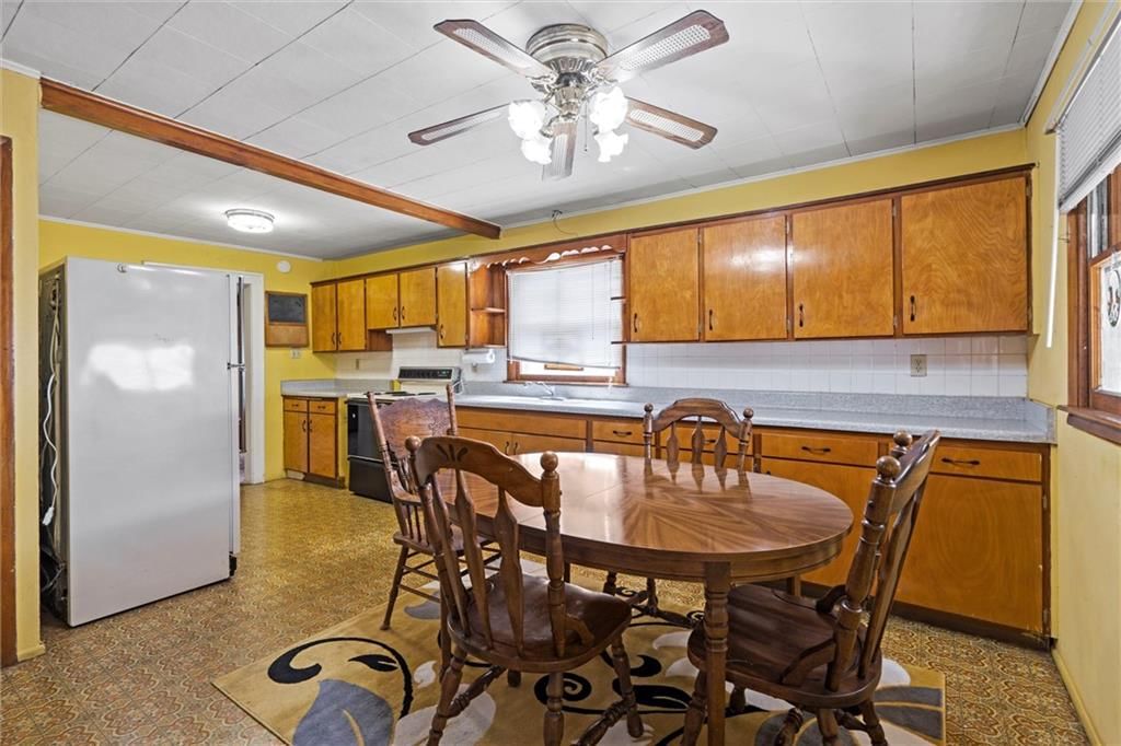 574 S Overton Avenue — photo 9