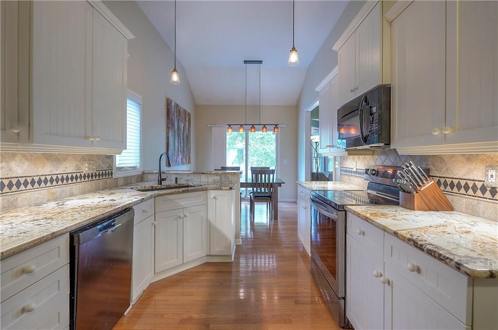 6408 W 134th Street — photo 11