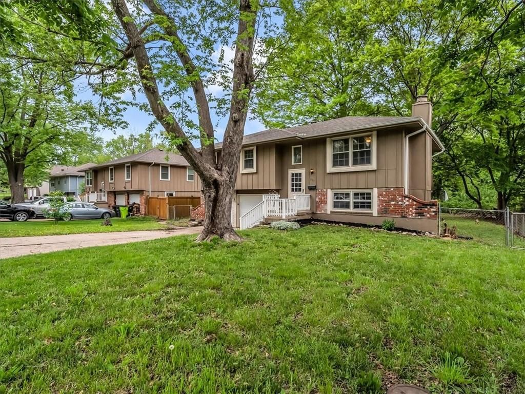 517 N PARK Drive — photo 2