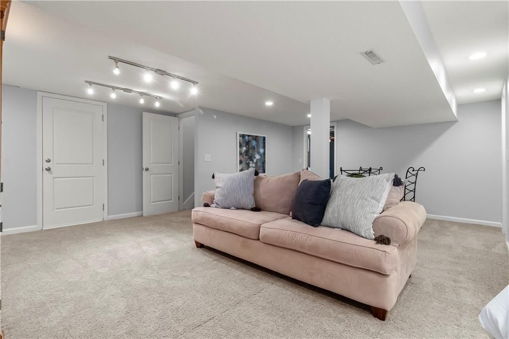 5820 Beverly Avenue — photo 21