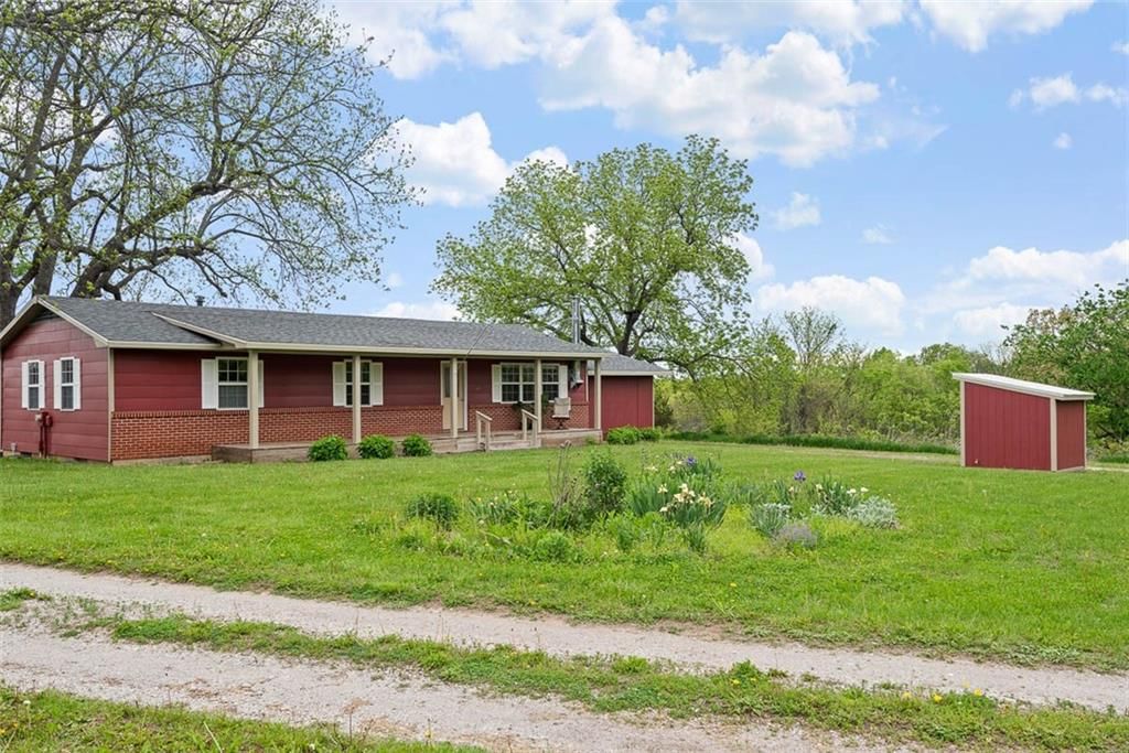 588 NW 105 Road — photo 5
