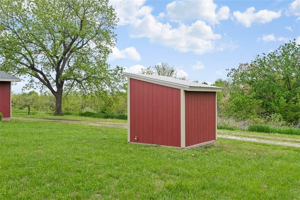 588 NW 105 Road — photo 8