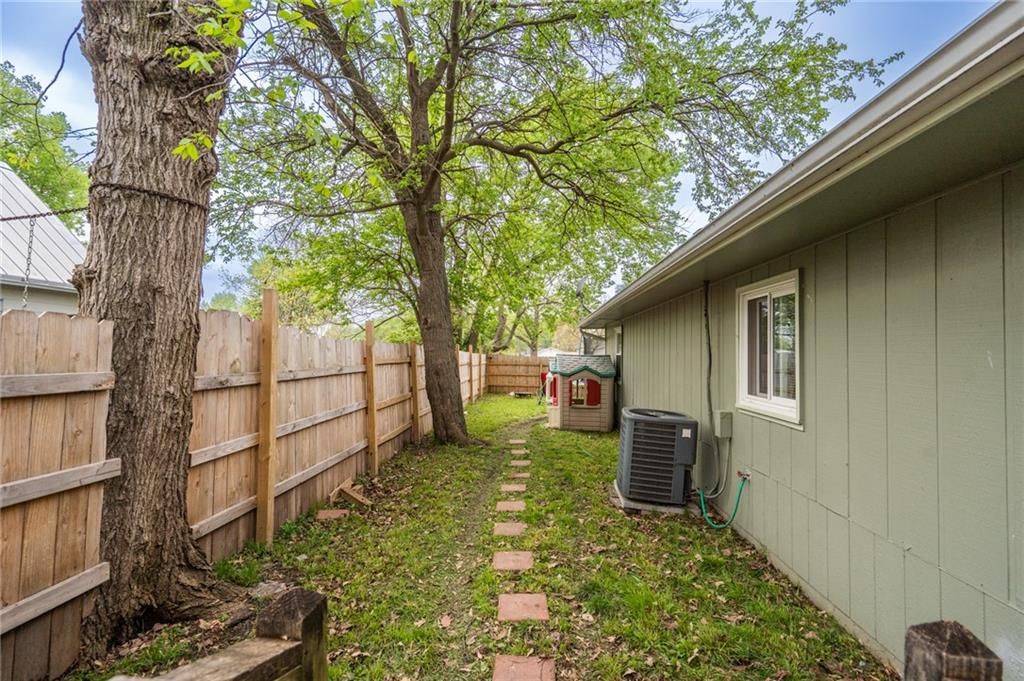 826 W Seventh Street — photo 26