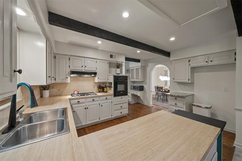 606 W Red Bridge Road — photo 15