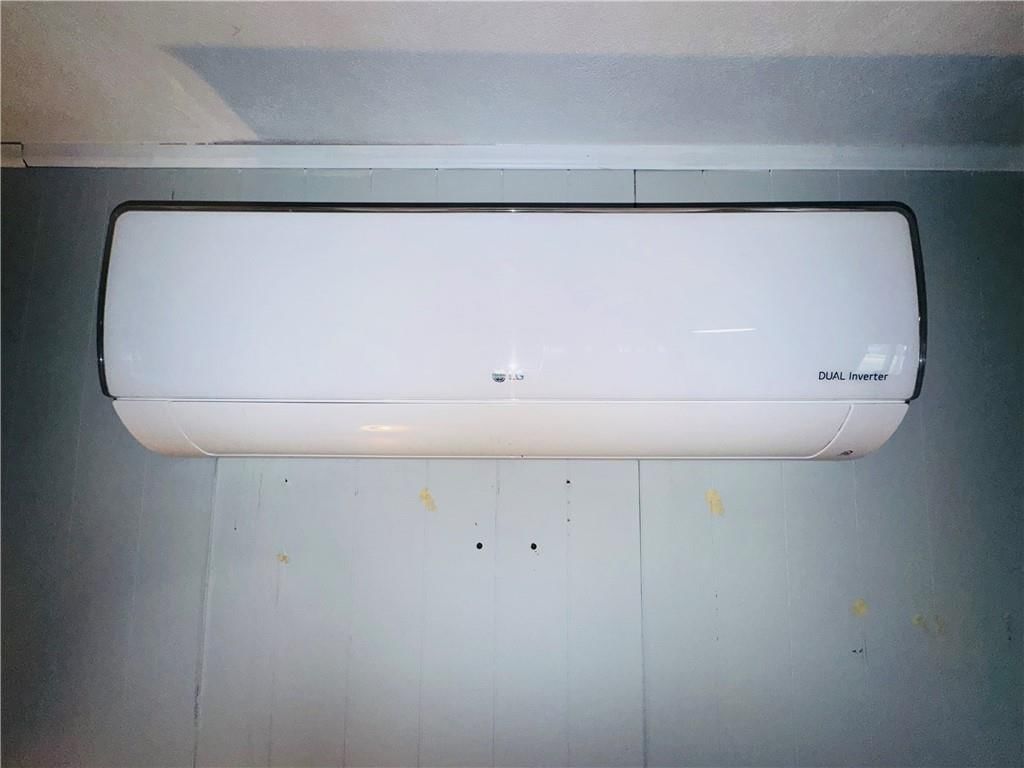 220 W Brown Street — photo 9