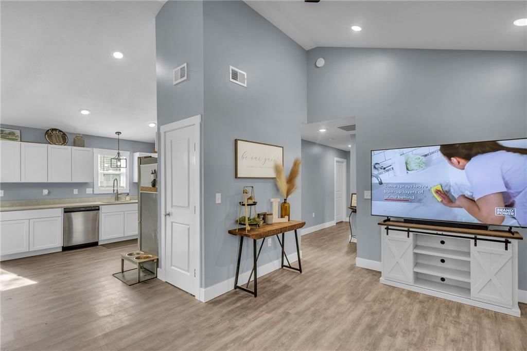 734 S Cherry Street — photo 8