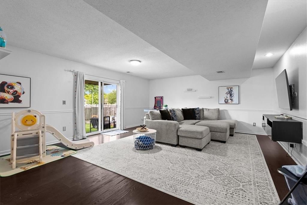 444 N Cherry Street — photo 23