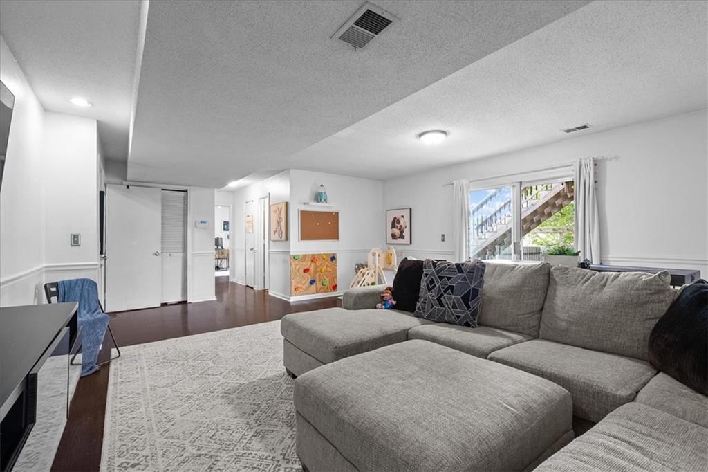 444 N Cherry Street — photo 24