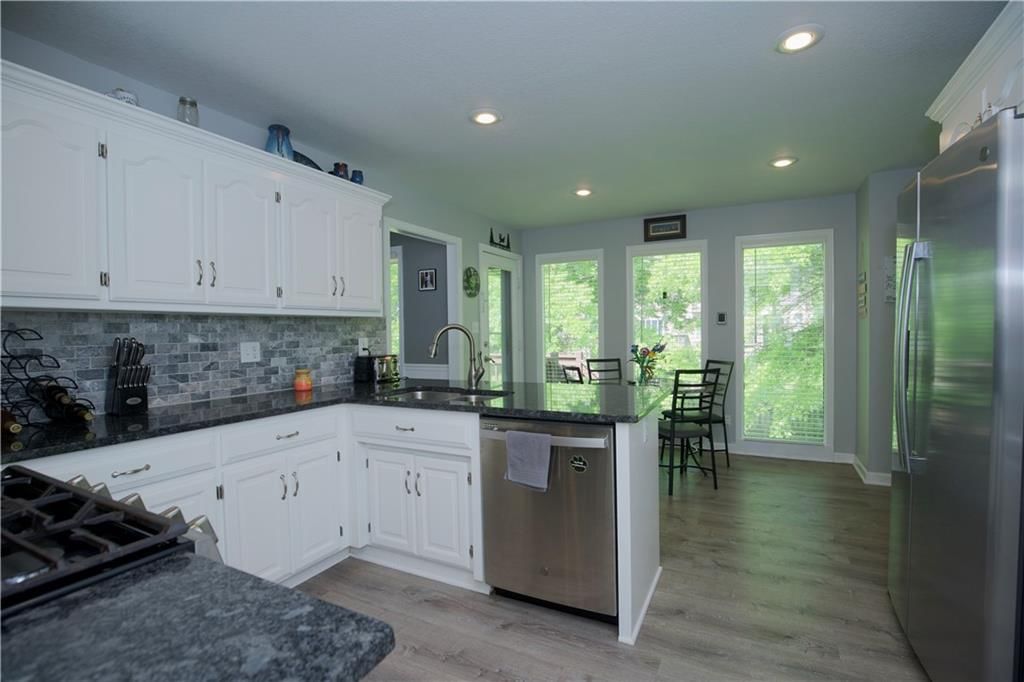 4008 Grand Avenue — photo 10