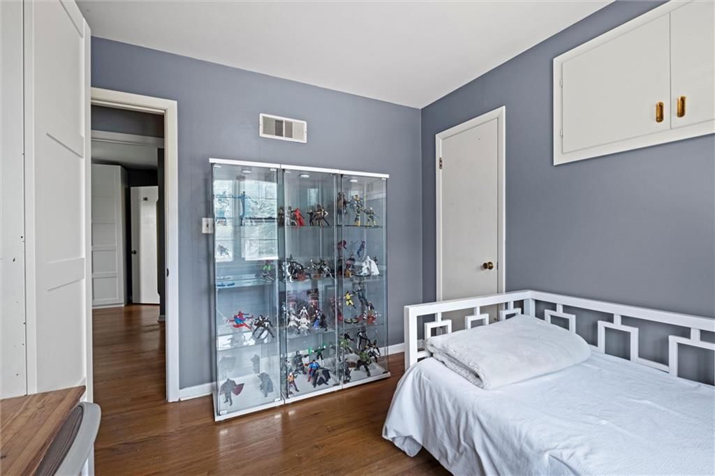 1104 W 89th Street — photo 19