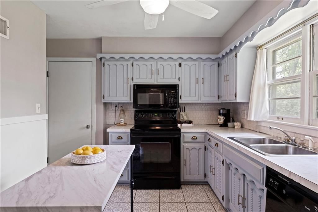 1104 W 89th Street — photo 10