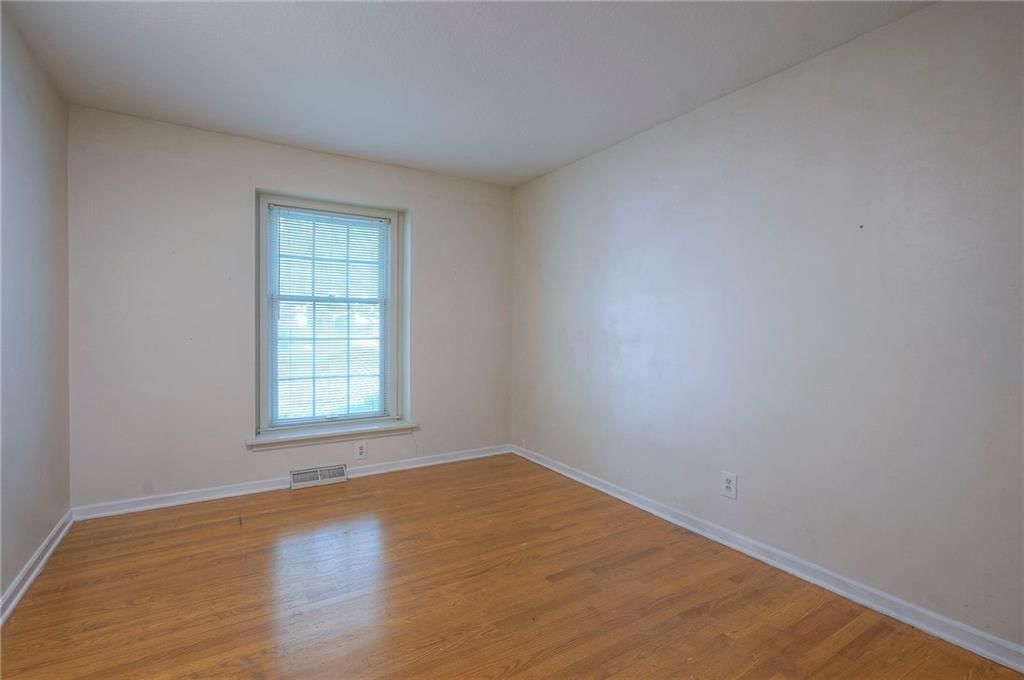 3913 Stonewall Avenue — photo 24