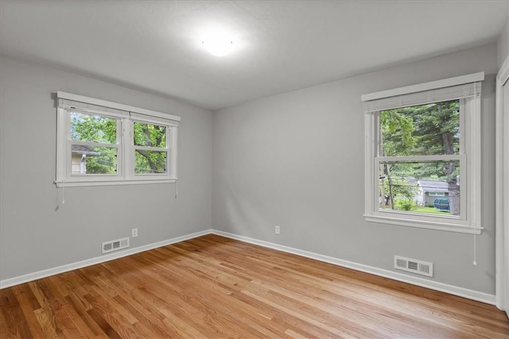 509 E 108th Terrace — photo 14