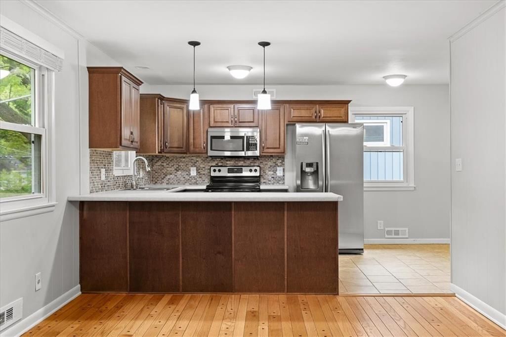 509 E 108th Terrace — photo 9