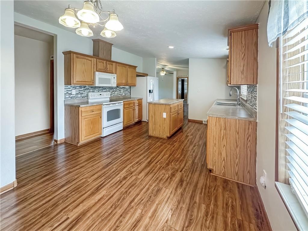 12448 Crestview Drive — photo 8