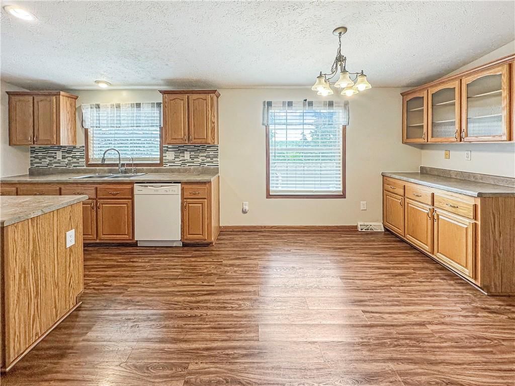 12448 Crestview Drive — photo 10