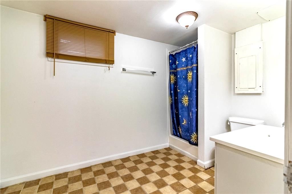411 W Workman Street — photo 32