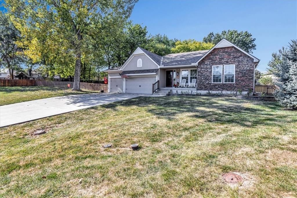 1700 NE Woodview Circle — photo 2
