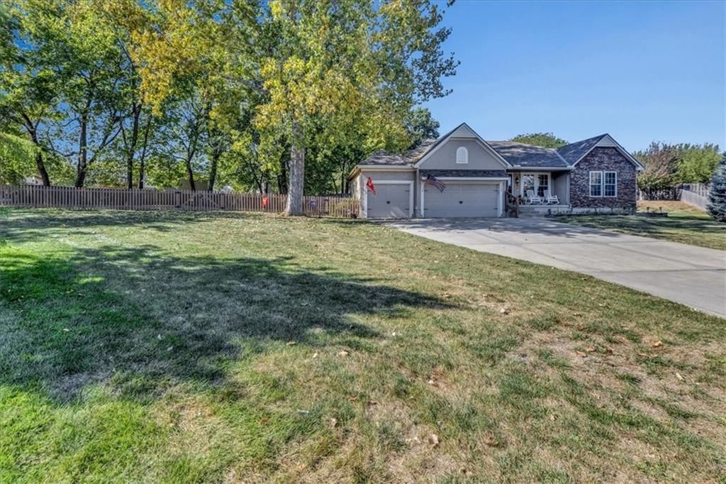 1700 NE Woodview Circle — photo 3