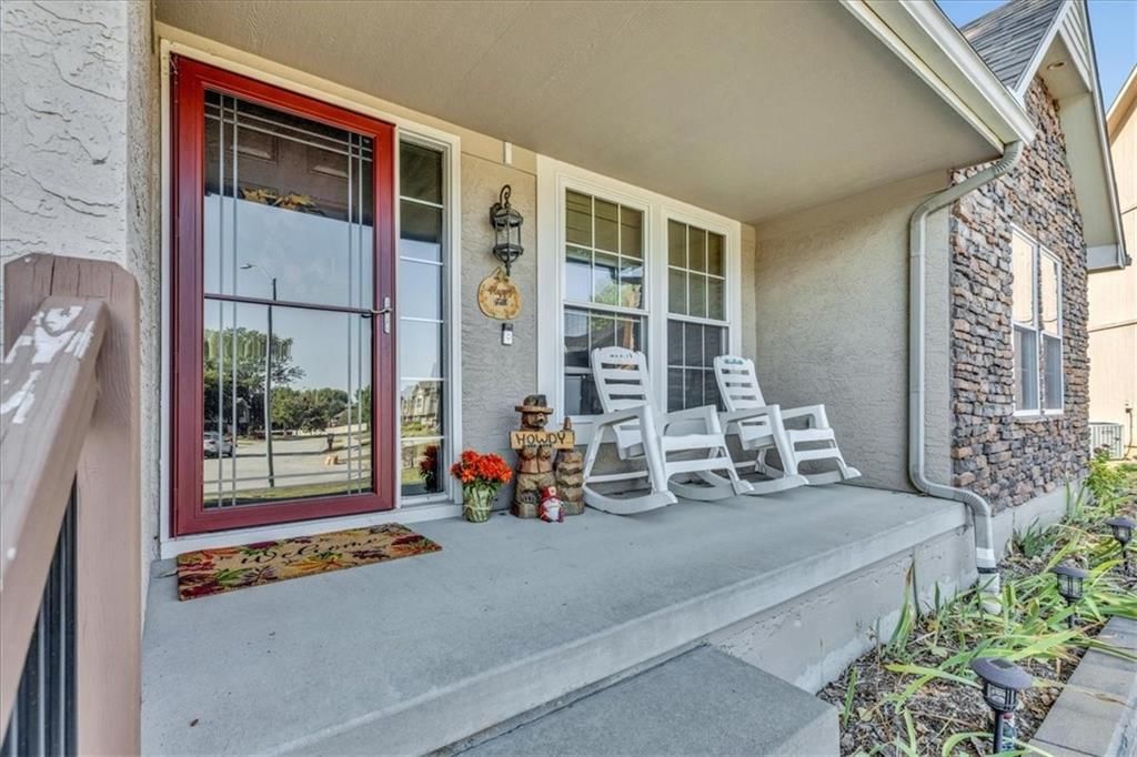 1700 NE Woodview Circle — photo 4