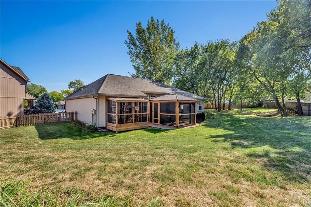 1700 NE Woodview Circle — photo 31