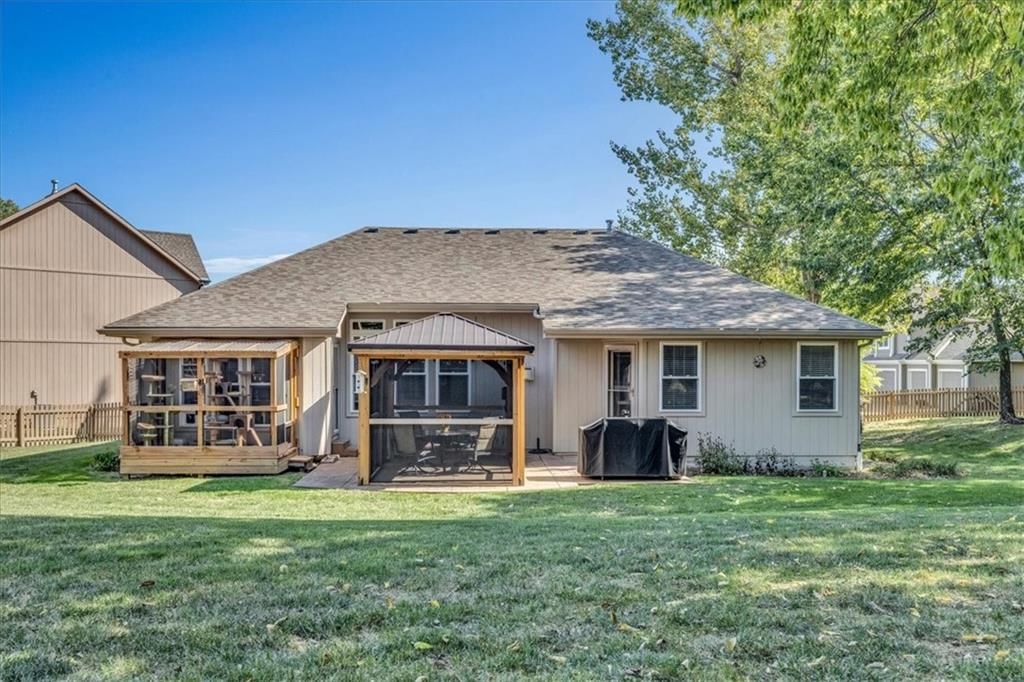 1700 NE Woodview Circle — photo 32