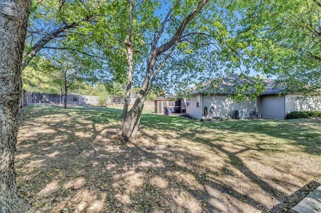 1700 NE Woodview Circle — photo 35