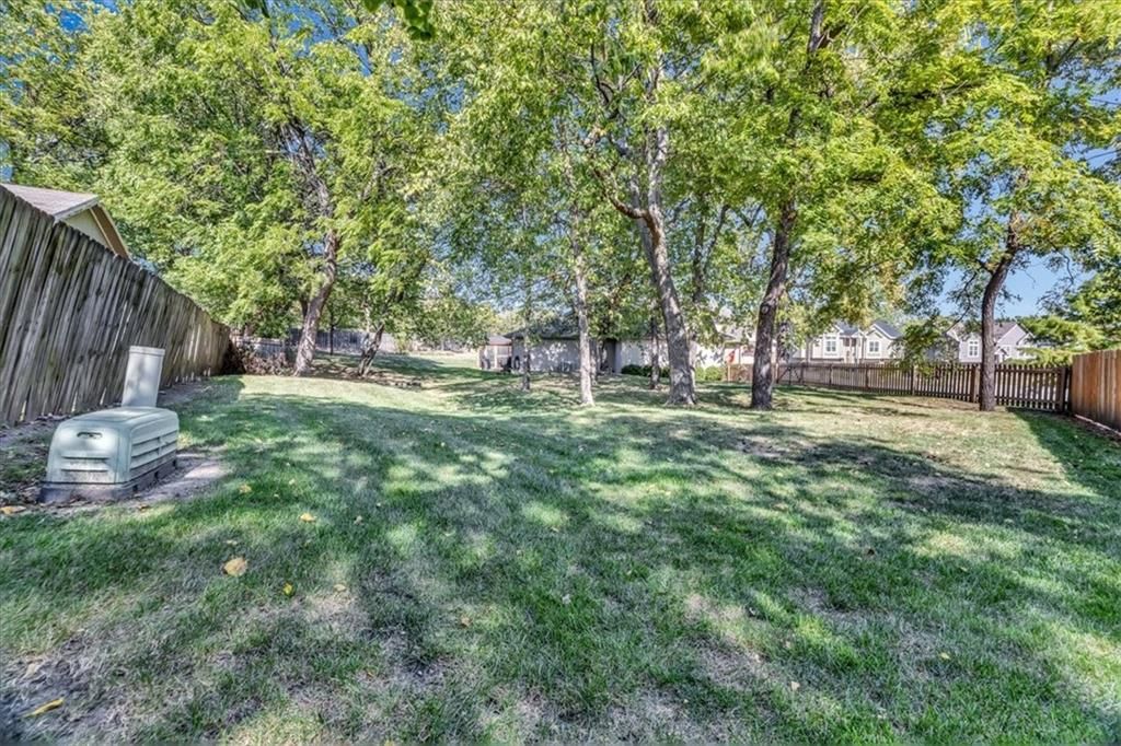 1700 NE Woodview Circle — photo 36