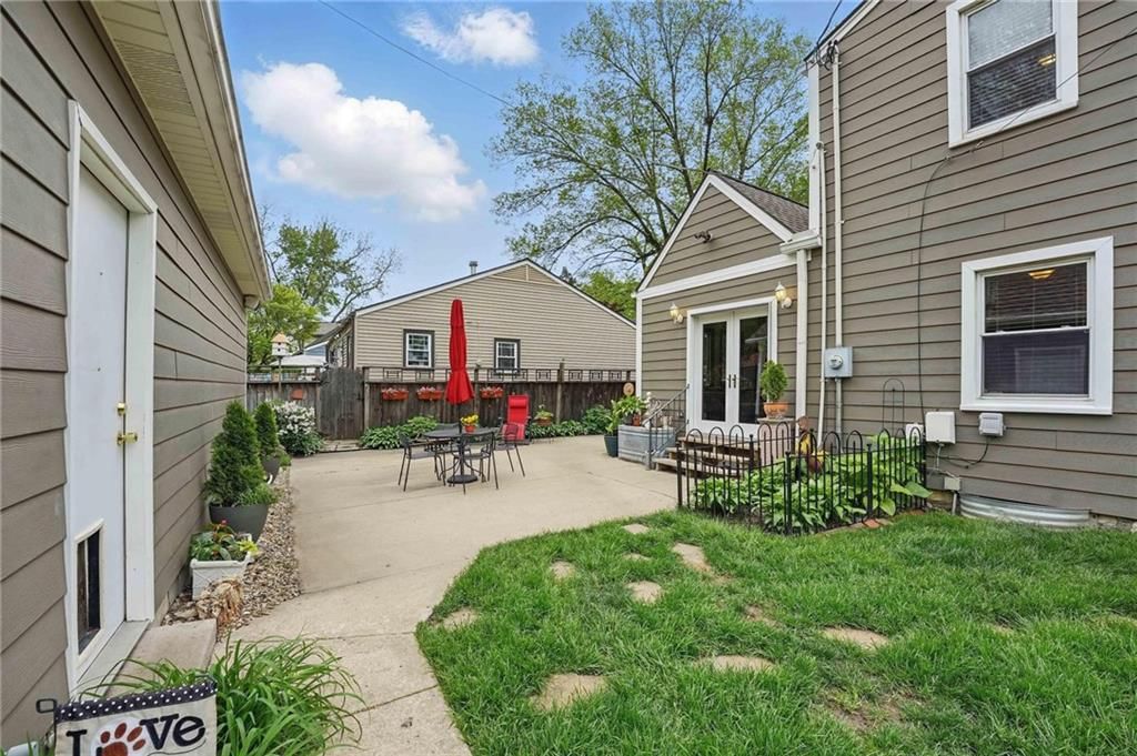 7405 State Line Road — photo 36