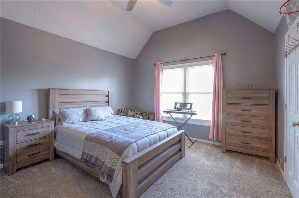 7355 N Shannon Avenue — photo 26