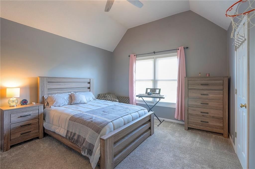 7355 N Shannon Avenue — photo 30