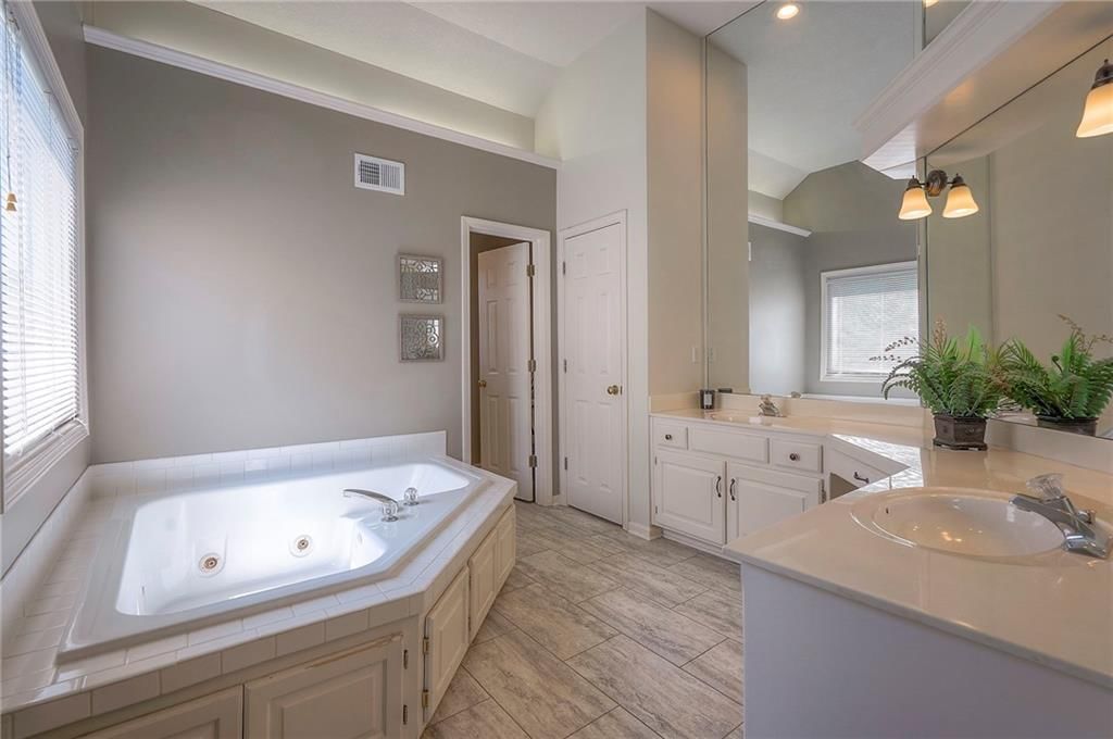 7355 N Shannon Avenue — photo 32