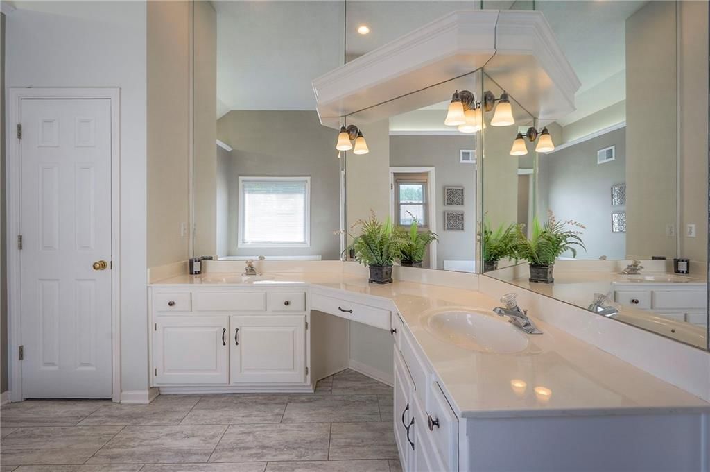 7355 N Shannon Avenue — photo 33