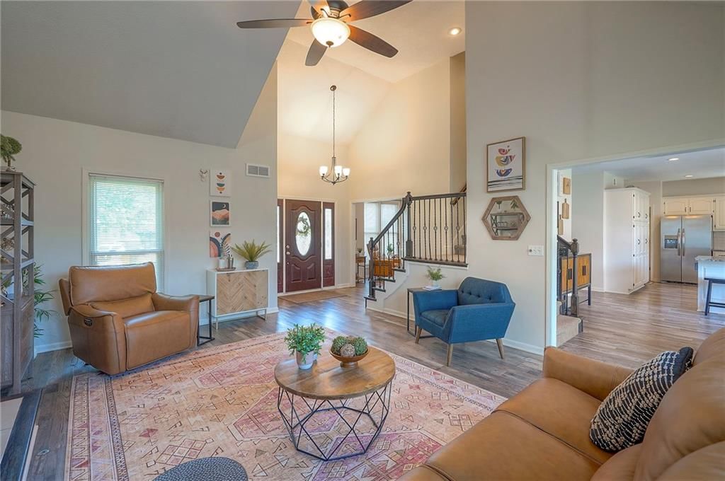 7355 N Shannon Avenue — photo 9