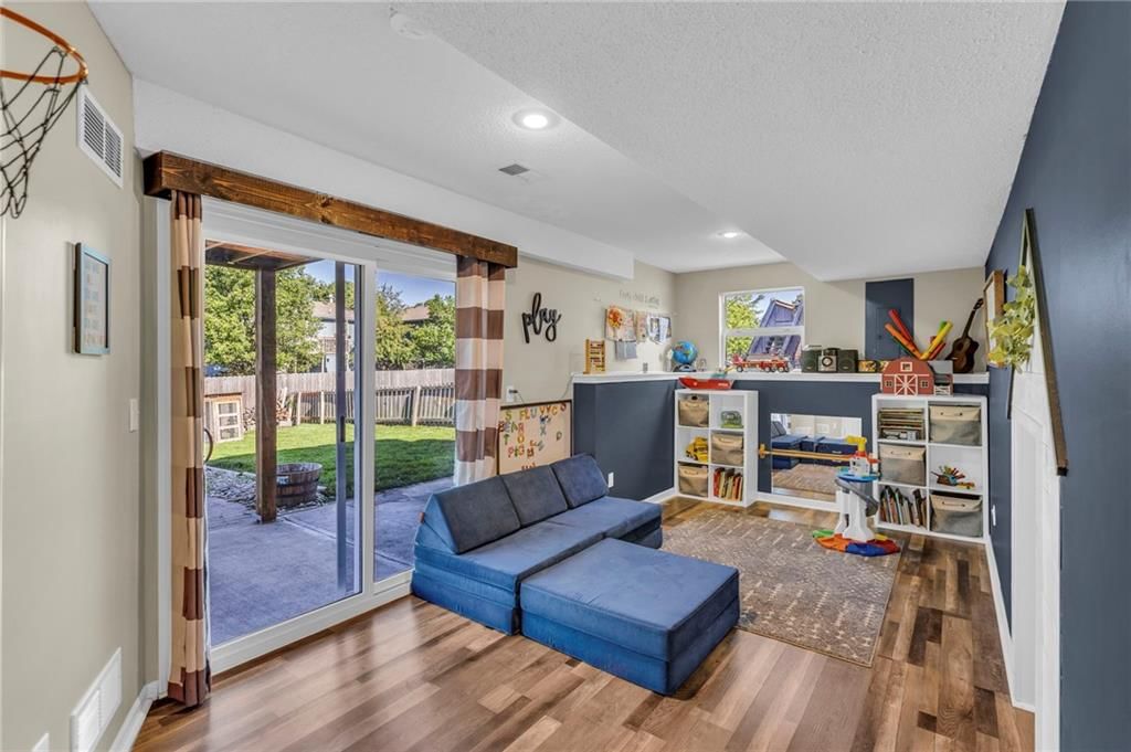 17172 Jennifer Street — photo 19