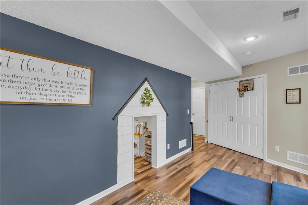 17172 Jennifer Street — photo 21