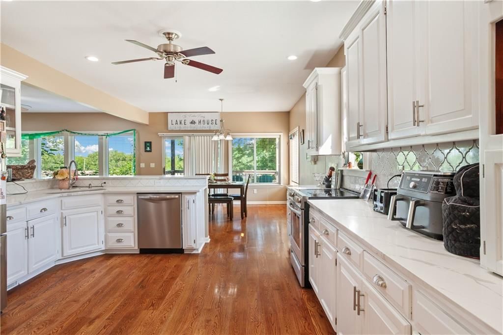 14 Emerald Shore Drive — photo 9