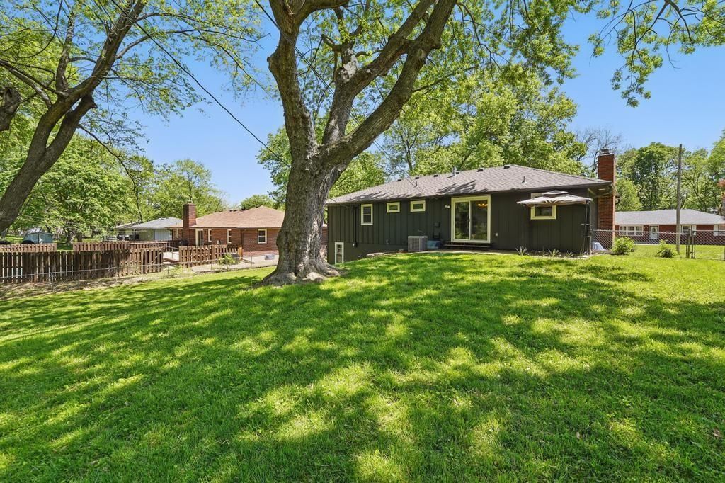 8020 YECKER Avenue — photo 28