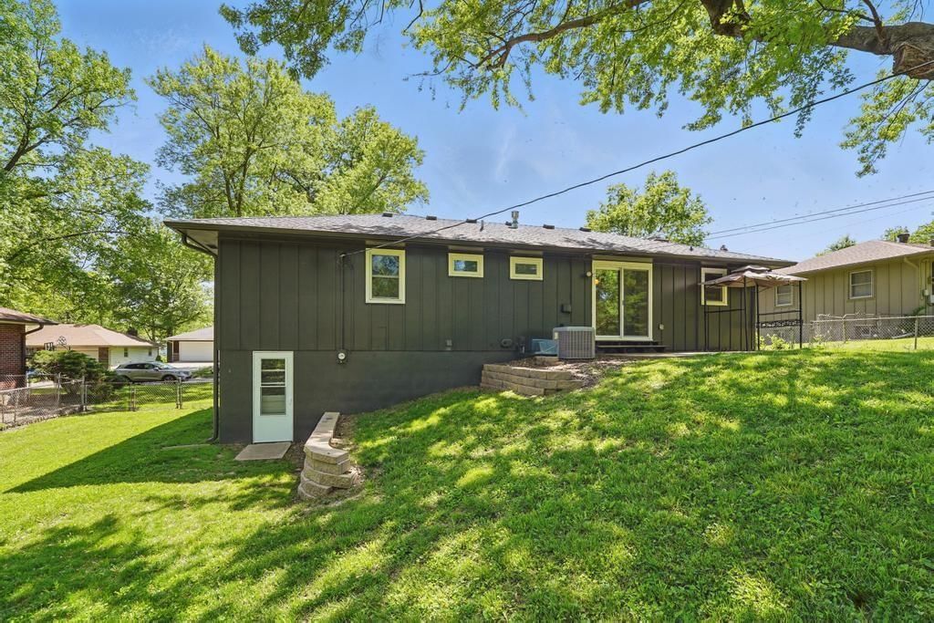 8020 YECKER Avenue — photo 31