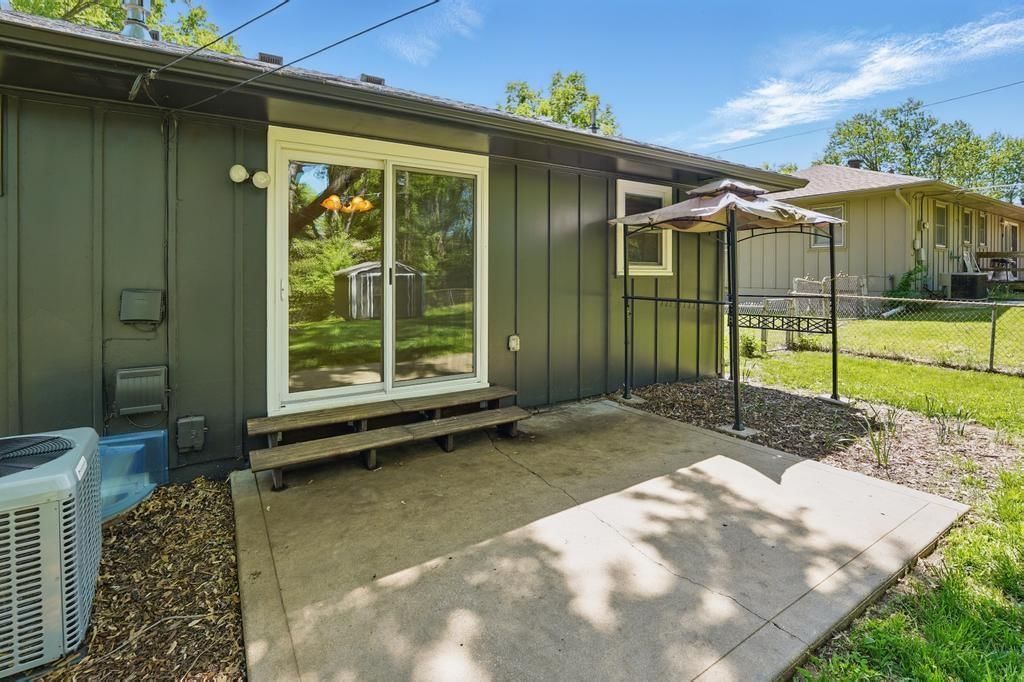 8020 YECKER Avenue — photo 33