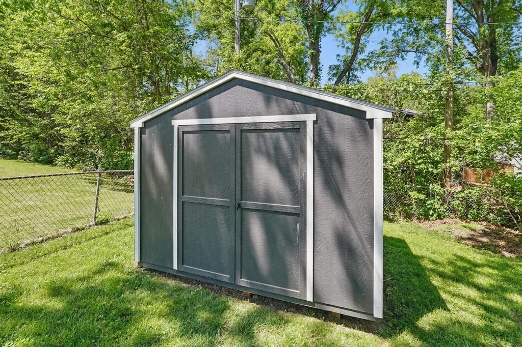 8020 YECKER Avenue — photo 35