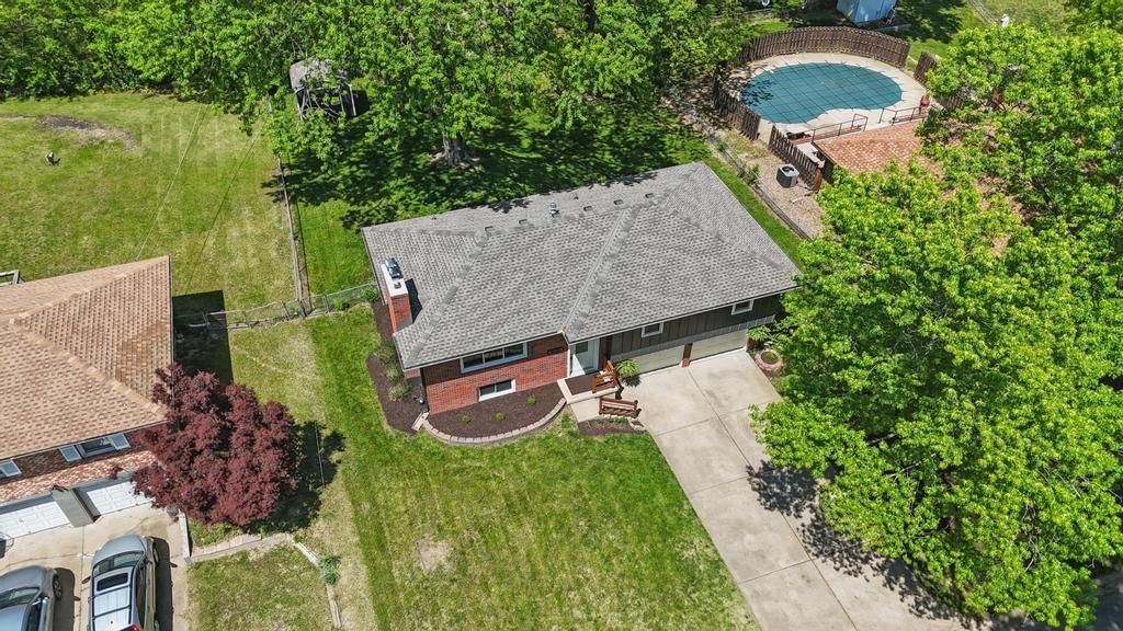 8020 YECKER Avenue — photo 38