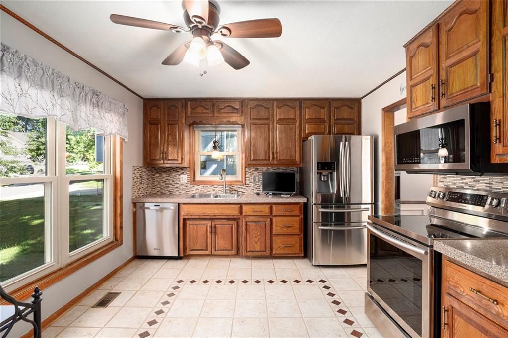 6403 NW Hilldale Drive — photo 8
