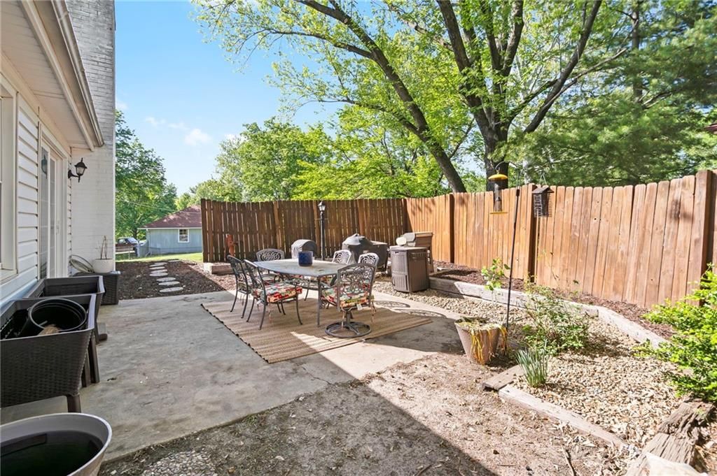 6423 NW Melody Lane — photo 24