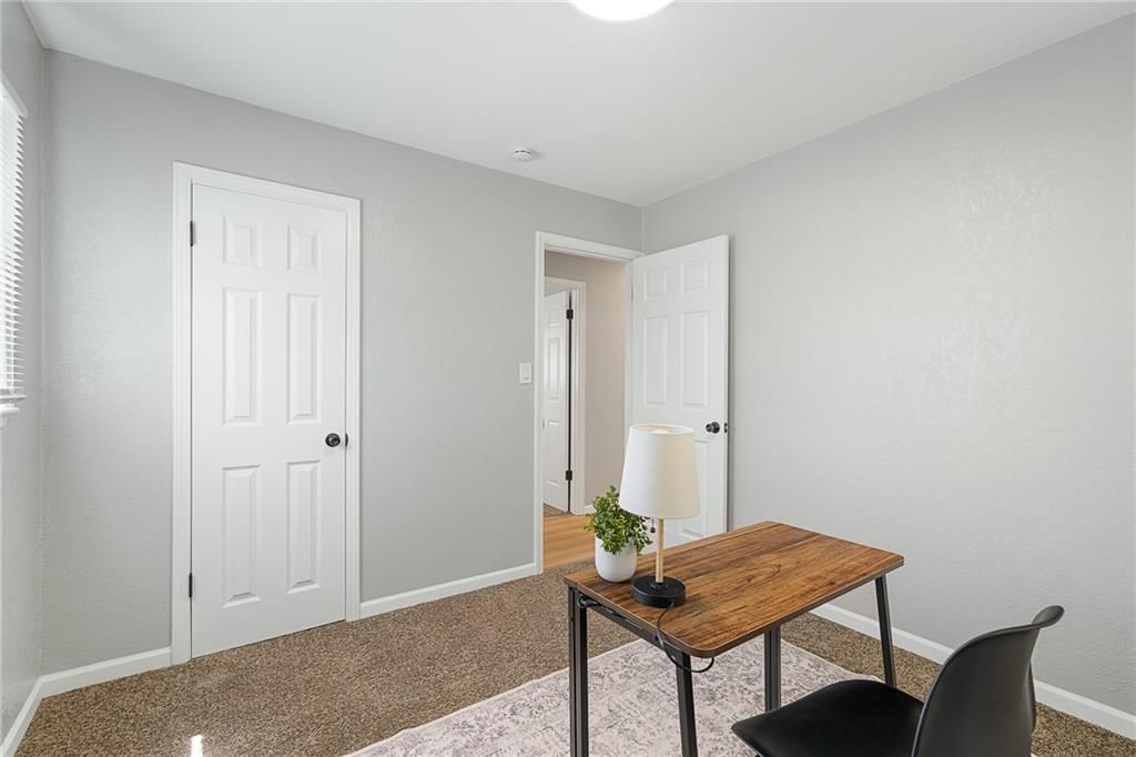2709 S 52nd Street — photo 17