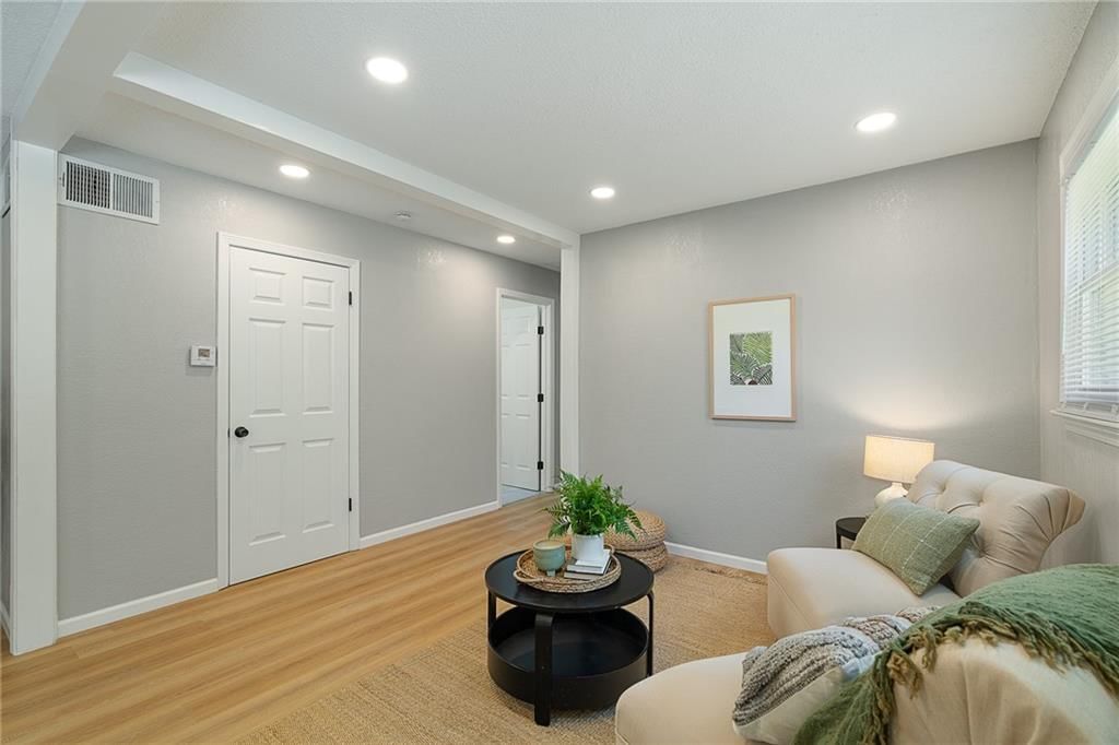 2709 S 52nd Street — photo 5