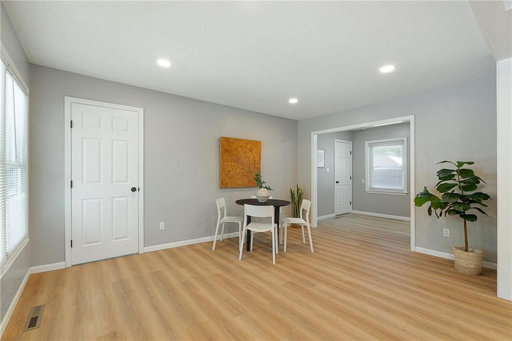 2709 S 52nd Street — photo 6