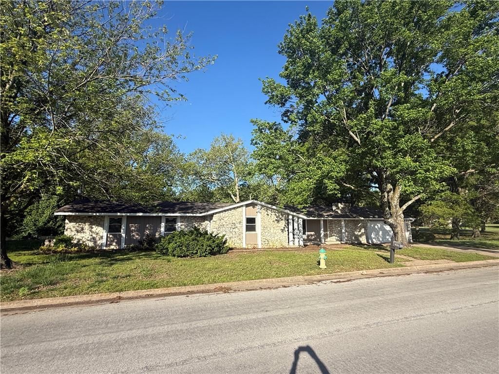 2409 Edgevale Drive — photo 2