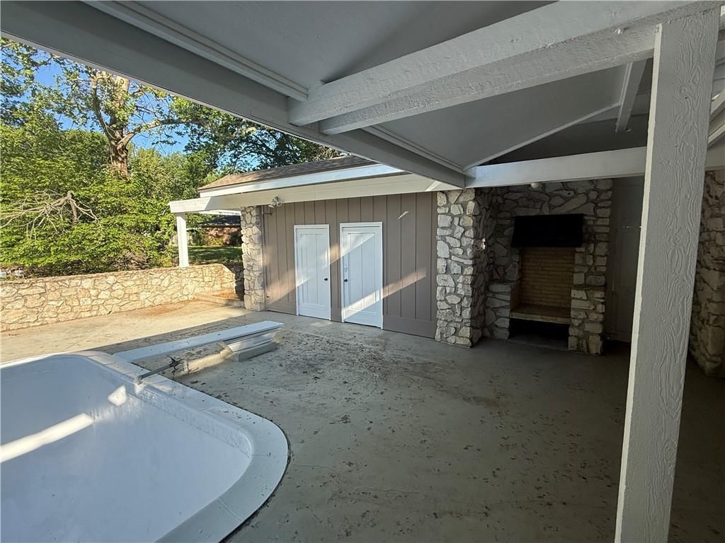 2409 Edgevale Drive — photo 12