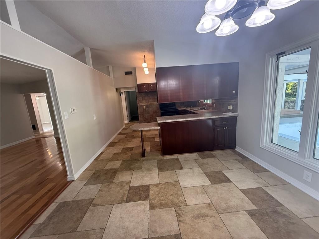 2409 Edgevale Drive — photo 24